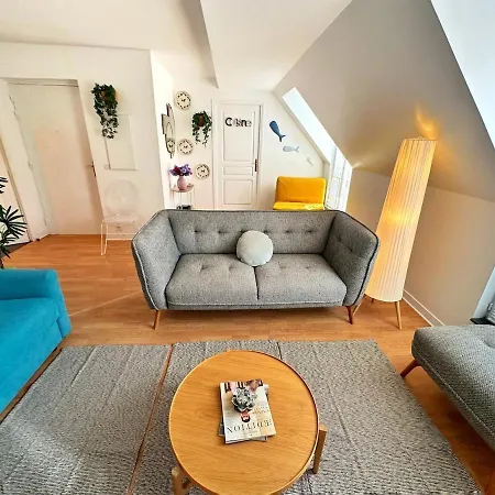 Celine 31 Bright Between Champs Elysee And Eiffel Tower * Paris