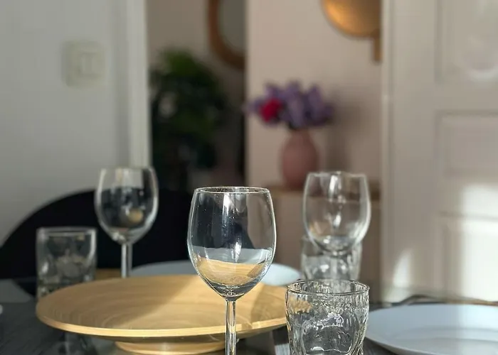 Celine 31 Bright Between Champs Elysee And Eiffel Tower * Paris