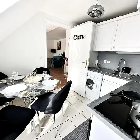 Celine 31 Bright Between Champs Elysee And Eiffel Tower