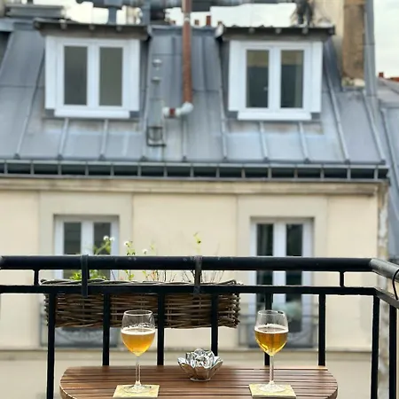 Celine 31 Bright Between Champs Elysee And Eiffel Tower パリ