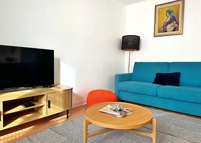 Celine 31 Bright Between Champs Elysee And Eiffel Tower