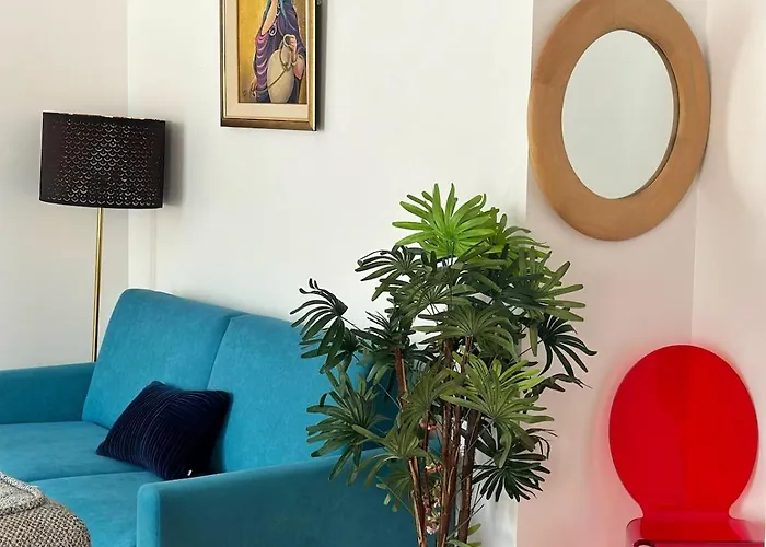 Celine 31 Bright Between Champs Elysee And Eiffel Tower * Paris