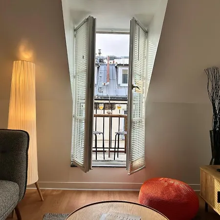 Daire Celine 31 Bright Between Champs Elysee And Eiffel Tower Paris