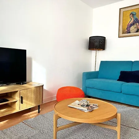 Celine 31 Bright Between Champs Elysee And Eiffel Tower