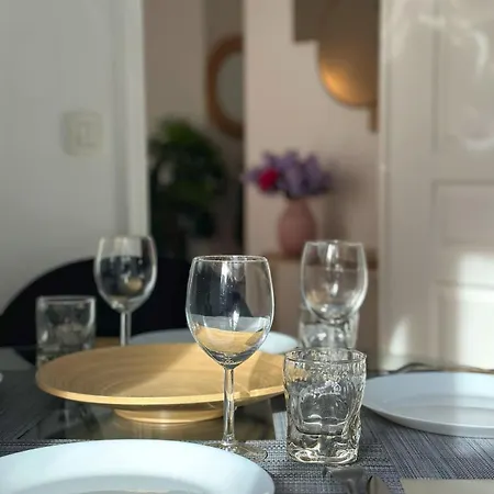 Celine 31 Bright Between Champs Elysee And Eiffel Tower * Paris