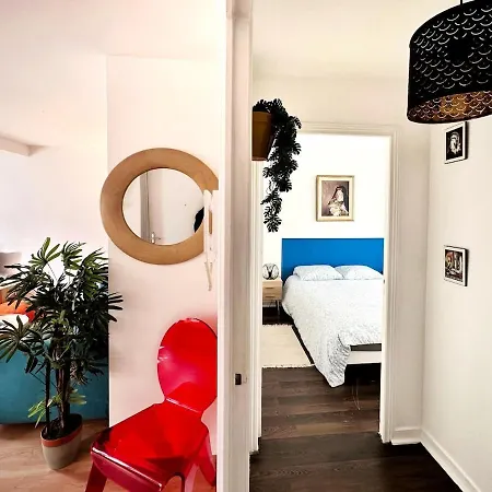 Celine 31 Bright Between Champs Elysee And Eiffel Tower * Paris