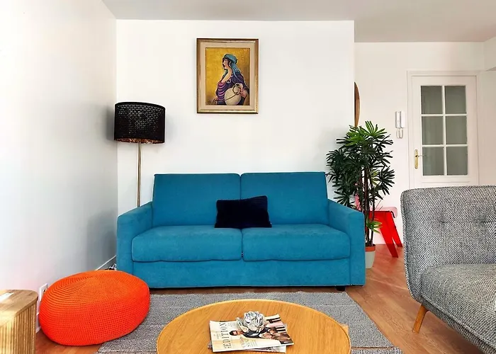 Celine 31 Bright Between Champs élysée&eiffel Tower