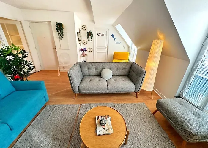 Celine 31 Bright Between Champs Elysee And Eiffel Tower * פריז