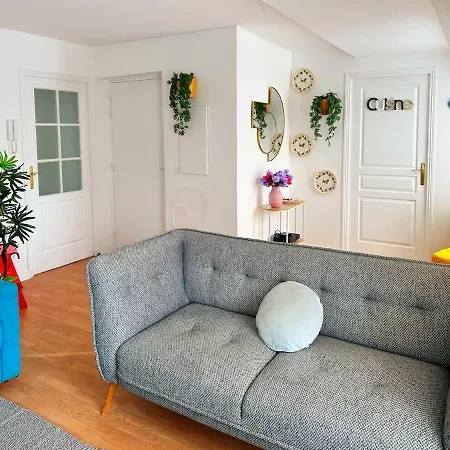 Celine 31 Bright Between Champs Elysee And Eiffel Tower