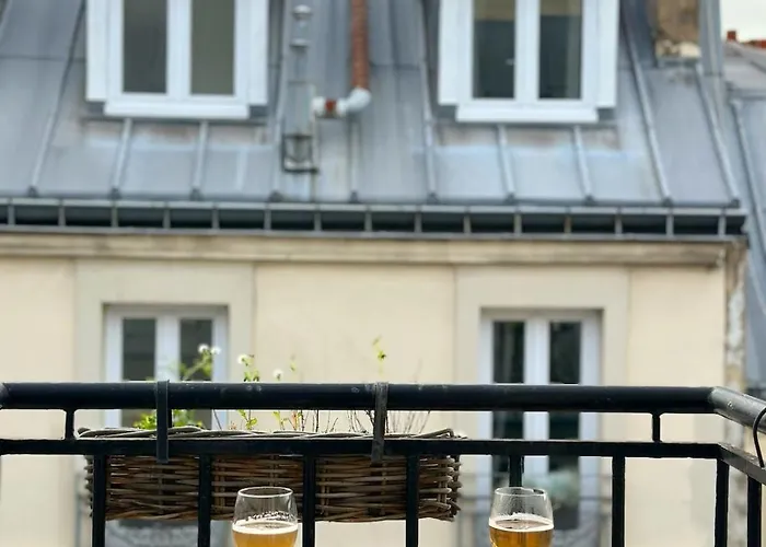 Celine 31 Bright Between Champs Elysee And Eiffel Tower 파리